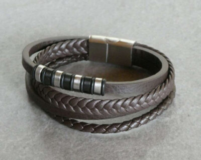 modisches-geflochtenes-lederarmband-fuer-maenner