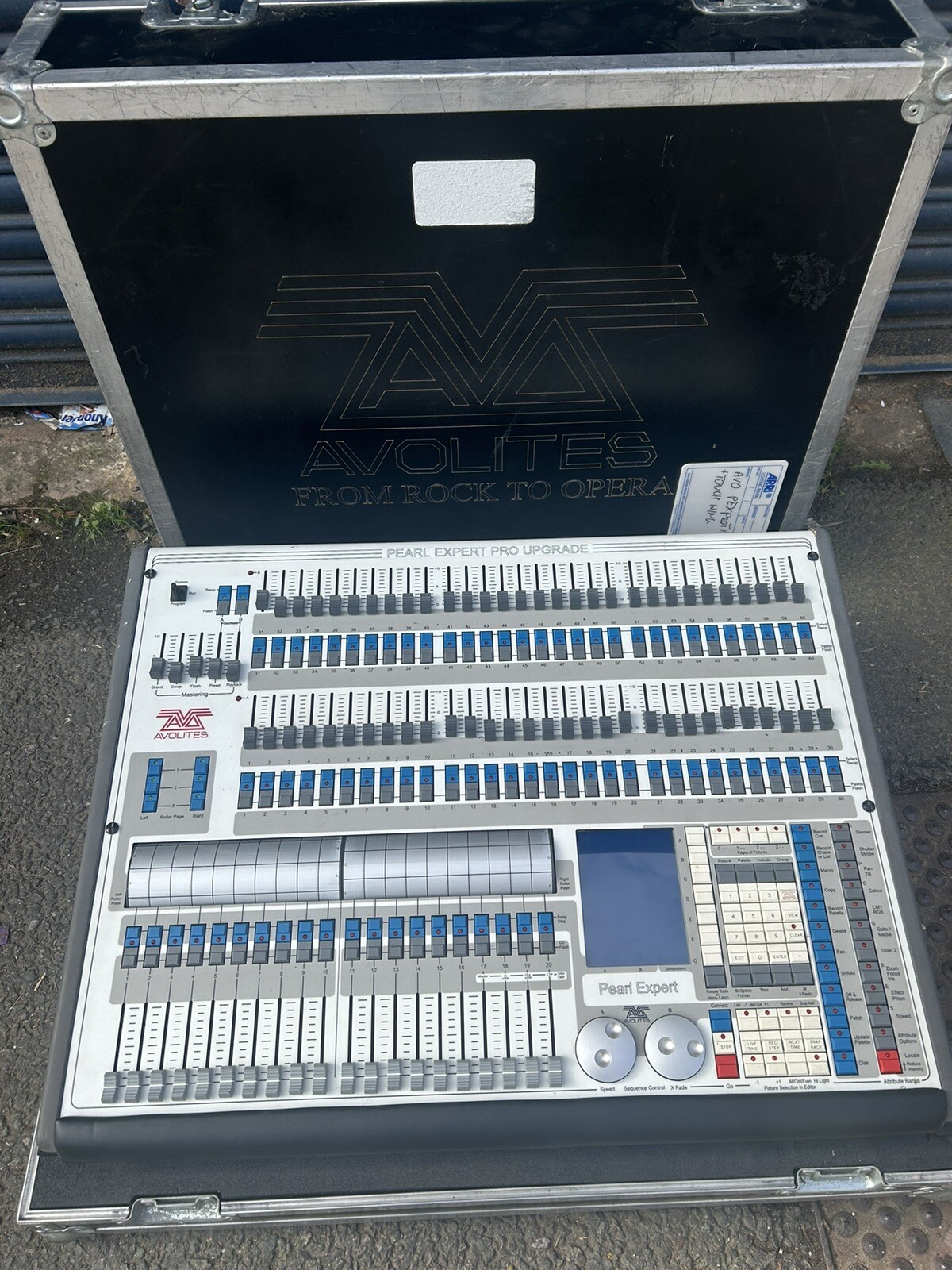 Avolites Pearl Expert mit TouchWing