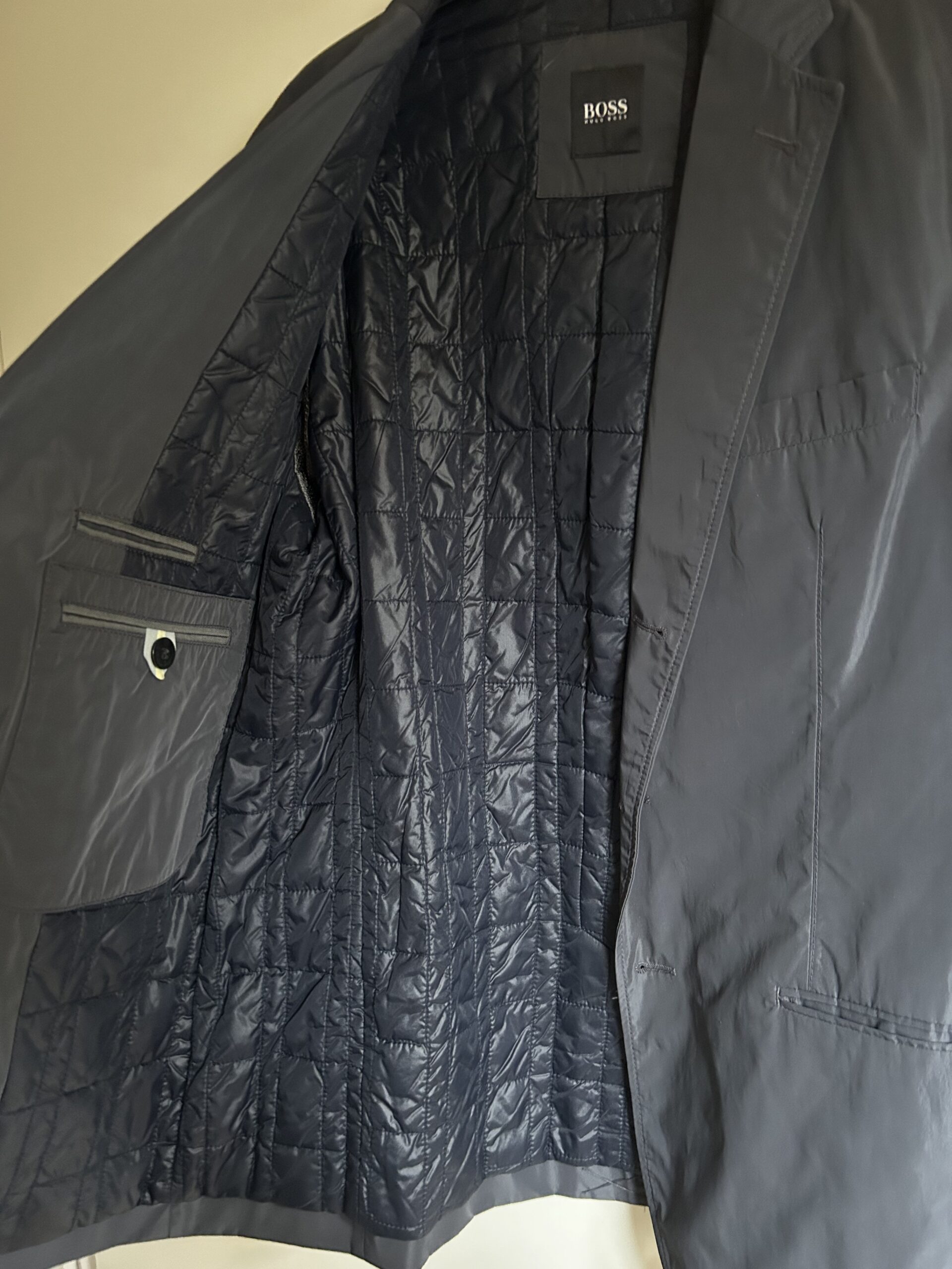 Hugo Boss Übergangsjacke (M/L) – Elegant, Premium-Style