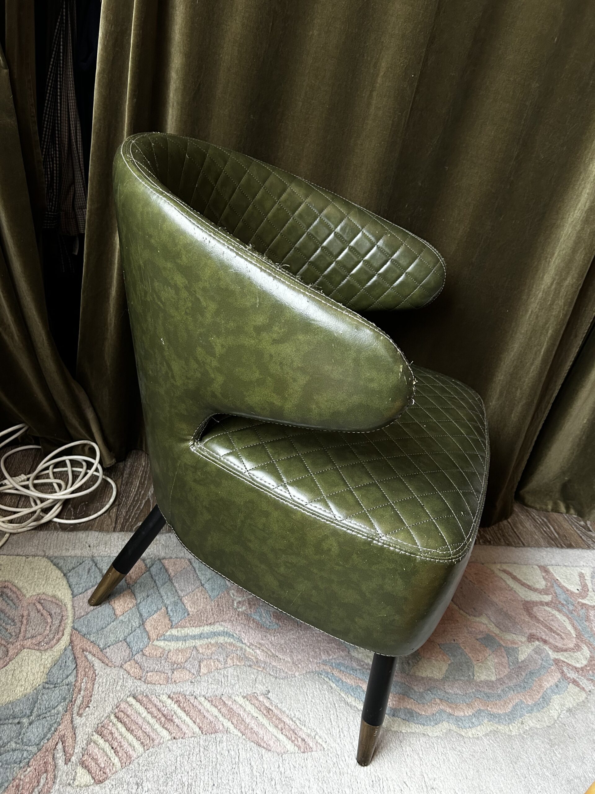 Eleganter Leder Sessel grün mit Steppung