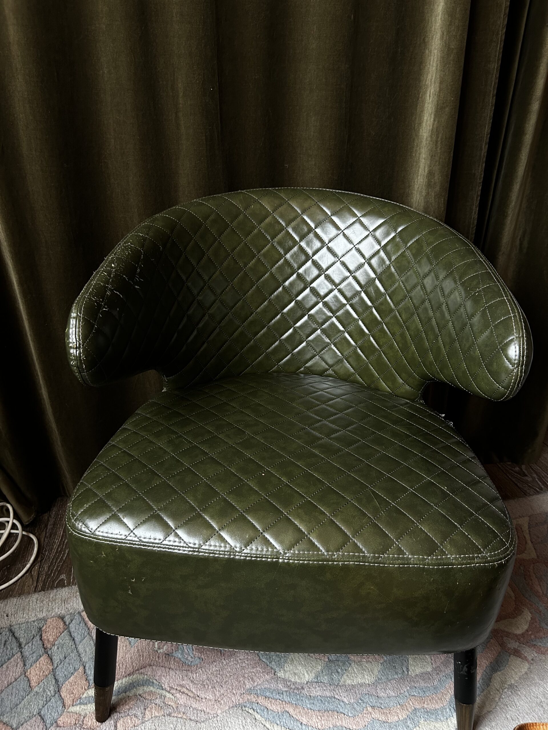 Eleganter Leder Sessel grün mit Steppung