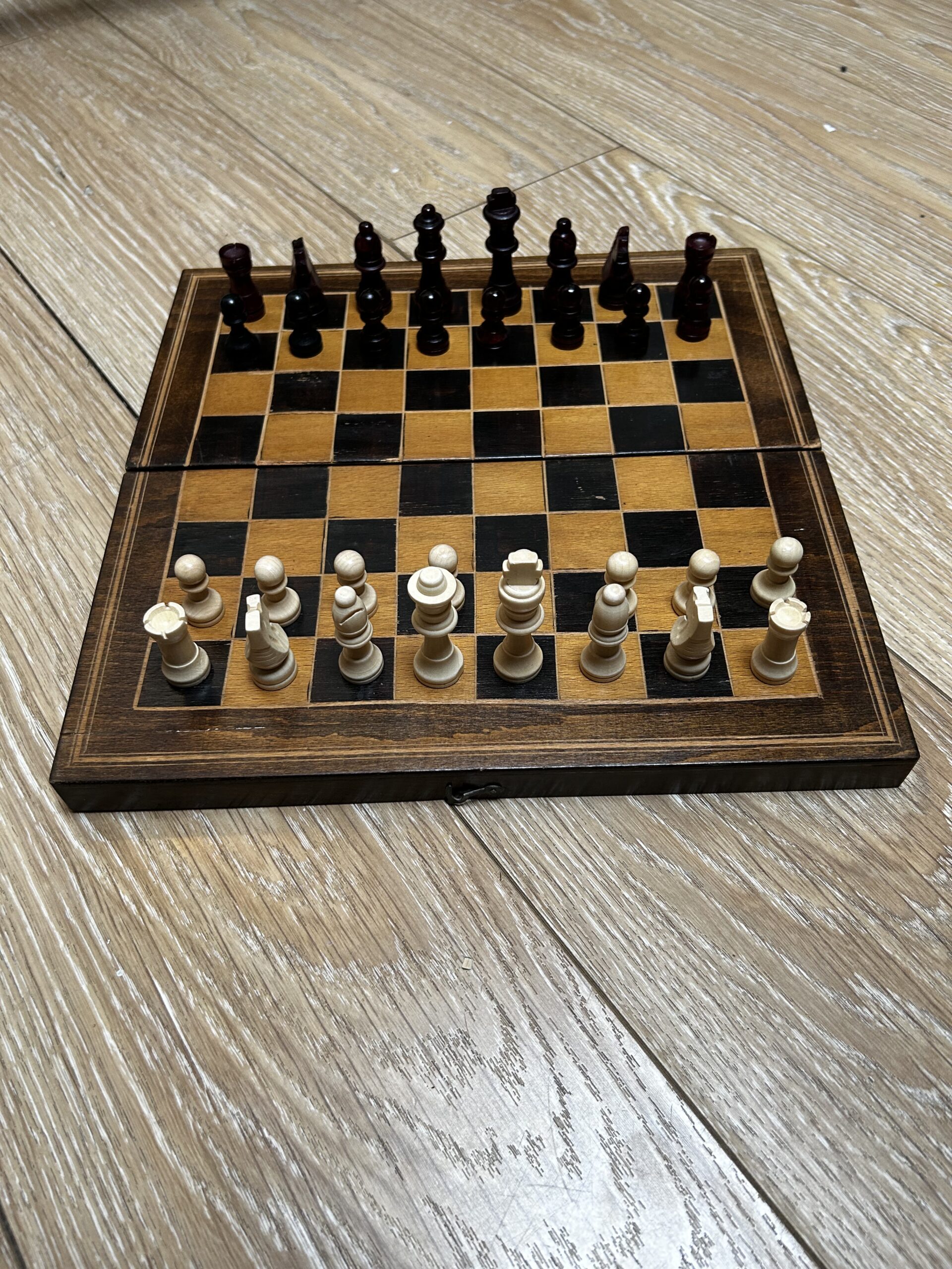 Holz Schachbrett – mit Ersatzfiguren