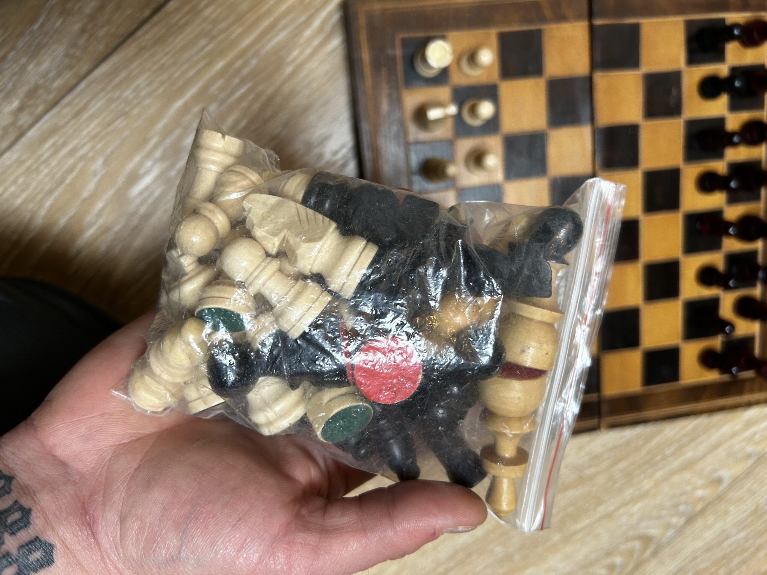 Holz Schachbrett – mit Ersatzfiguren