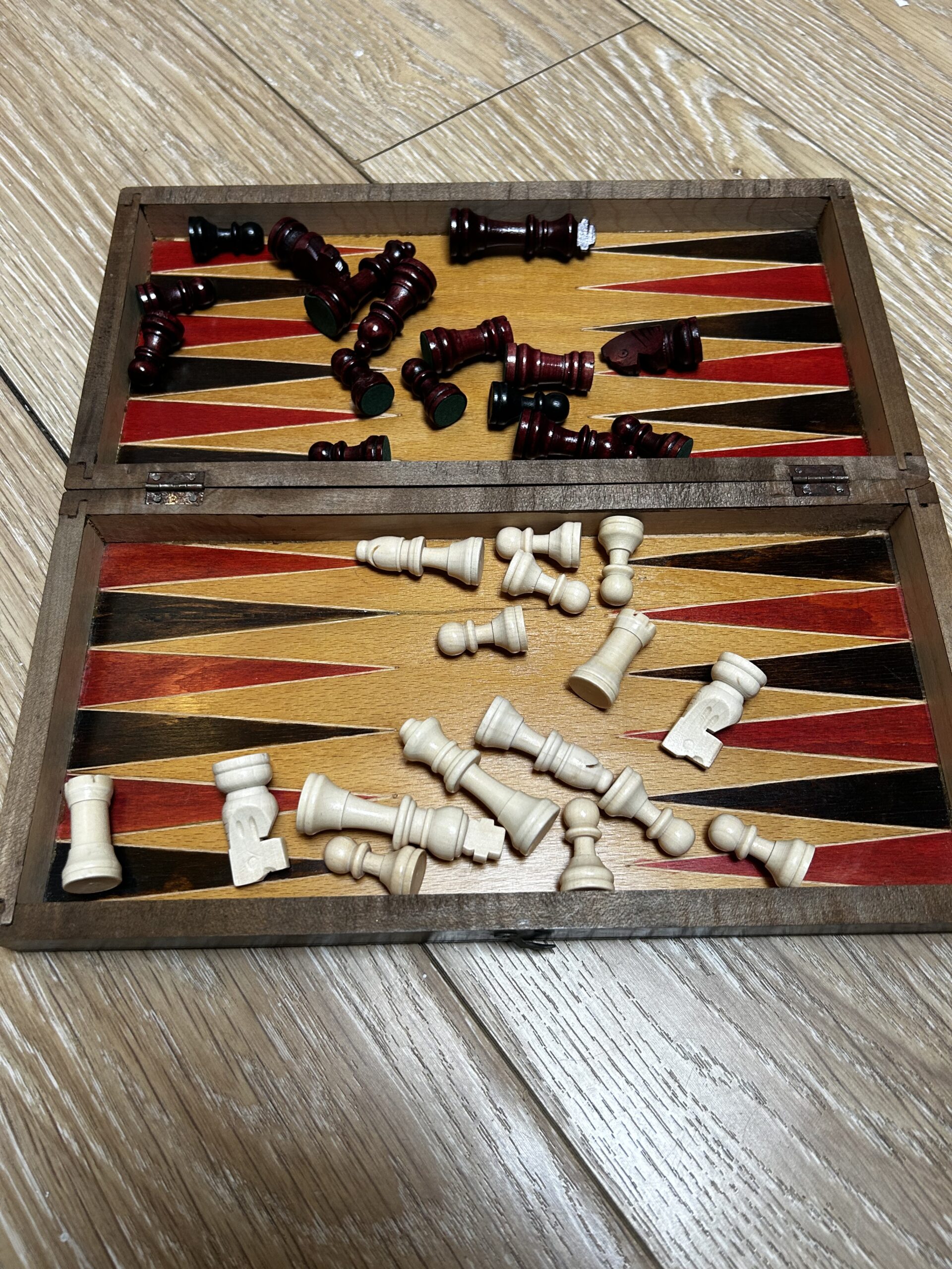 Holz Schachbrett – mit Ersatzfiguren