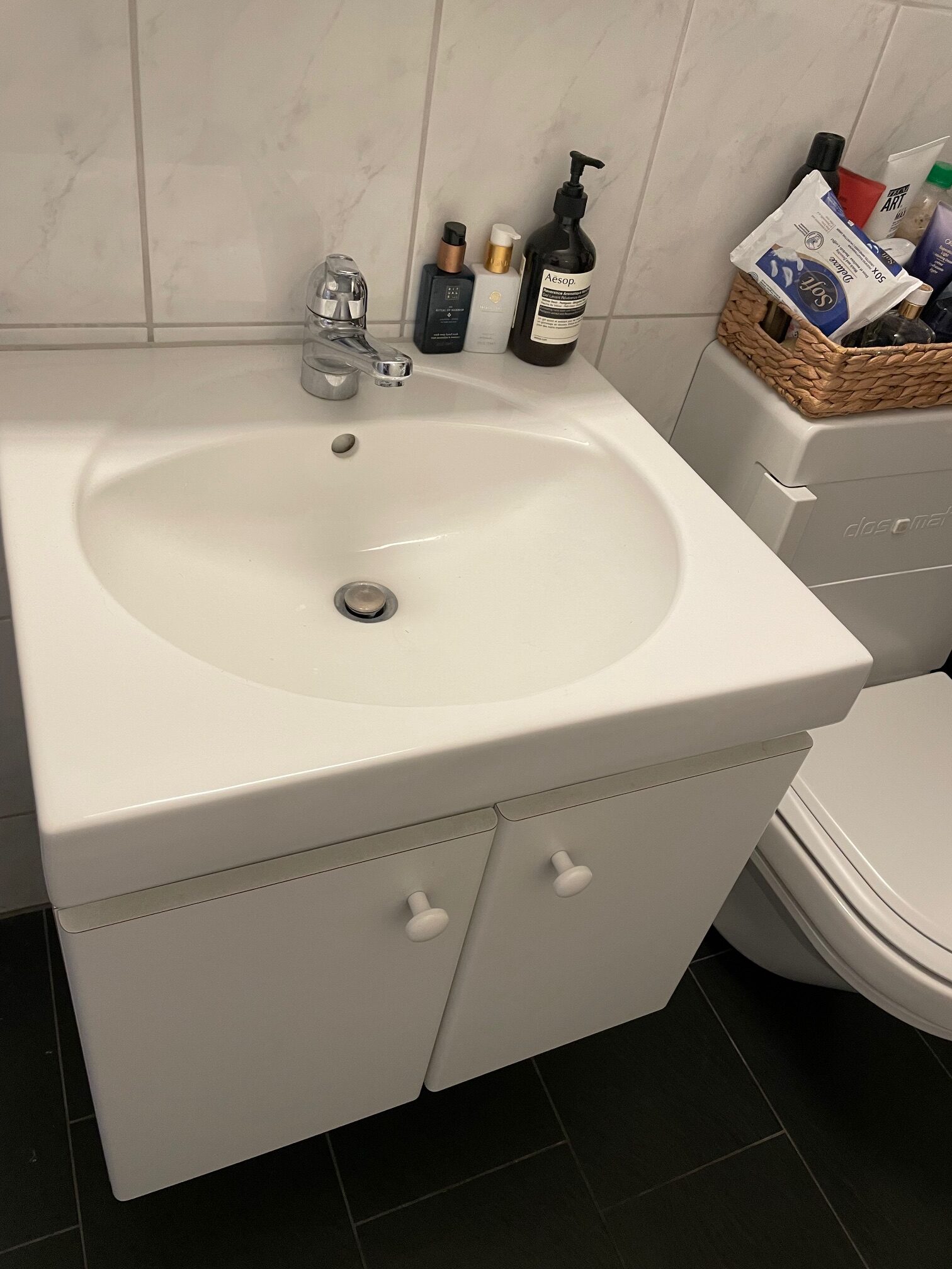 Lavabo mit KWC Einhebelmischer
