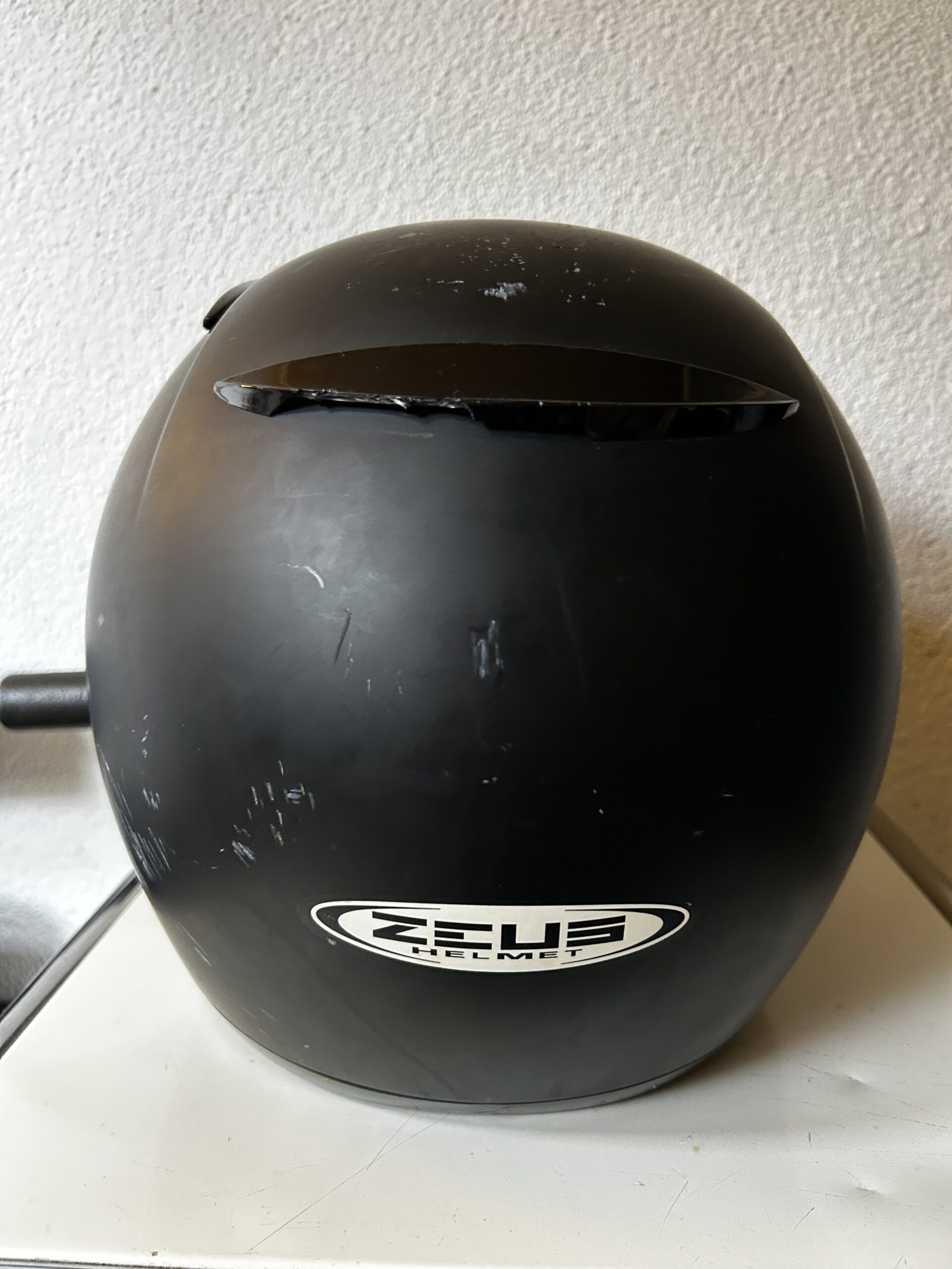 Motorradhelm Grösse M – wenig benutzt, kleine Kratzer, voll funktionsfähig