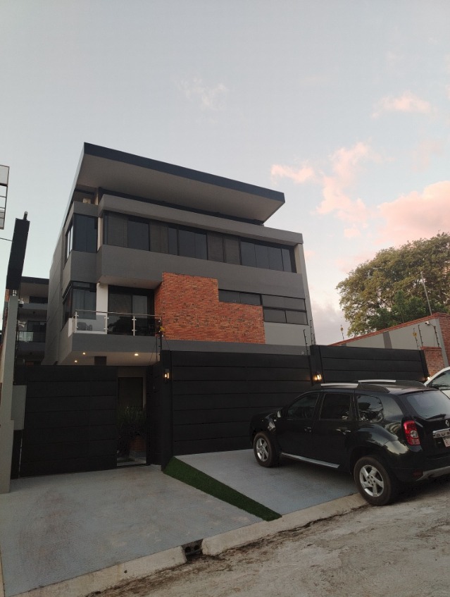 Neubau-Hotel mit Wohnhaus in San Antonio / Paraguay