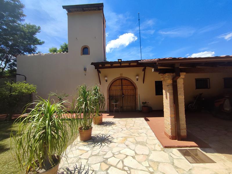 Haus mit Gästehaus in Caacupe-Cabanas / Paraguay