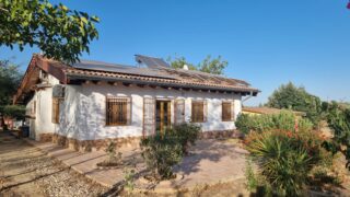 Finca-Rueckseite-Wohnhaus