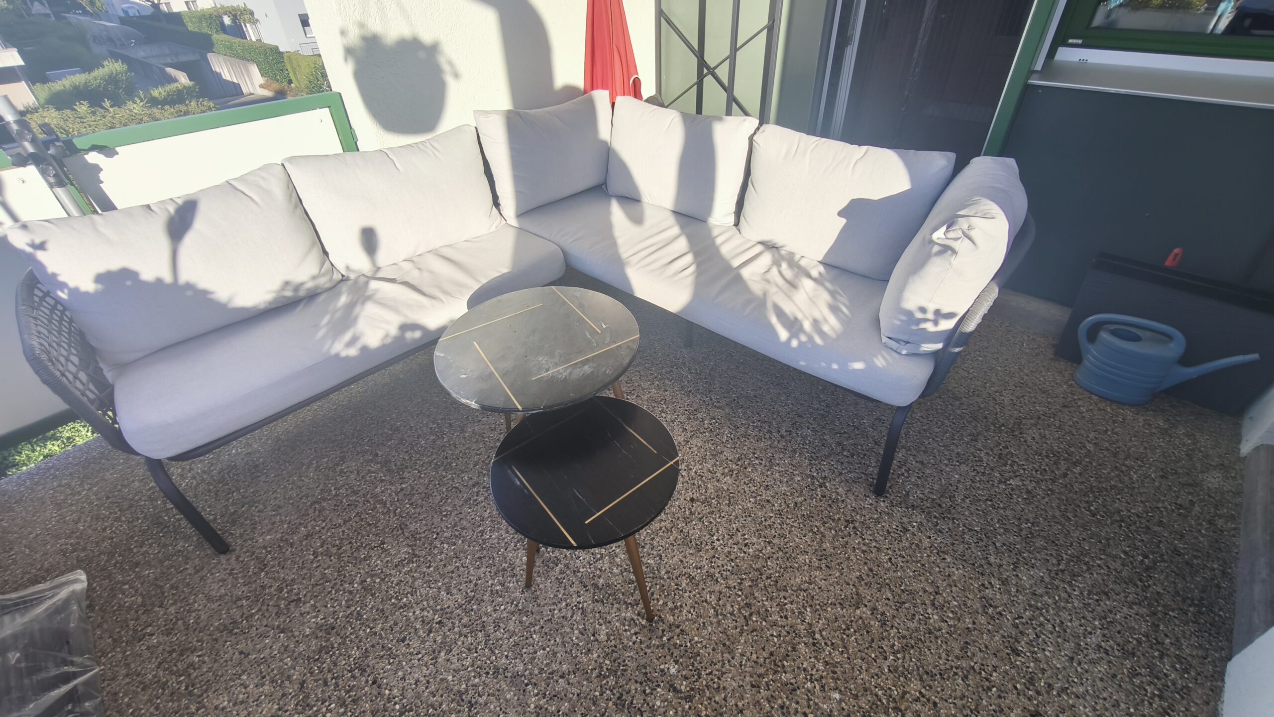 Lounge mit 2 Tisch