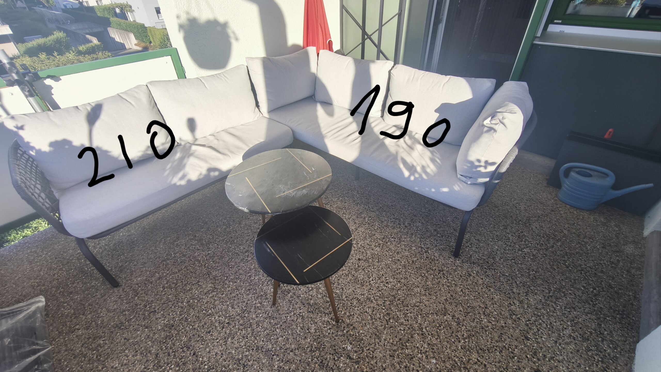 Lounge mit 2 Tisch