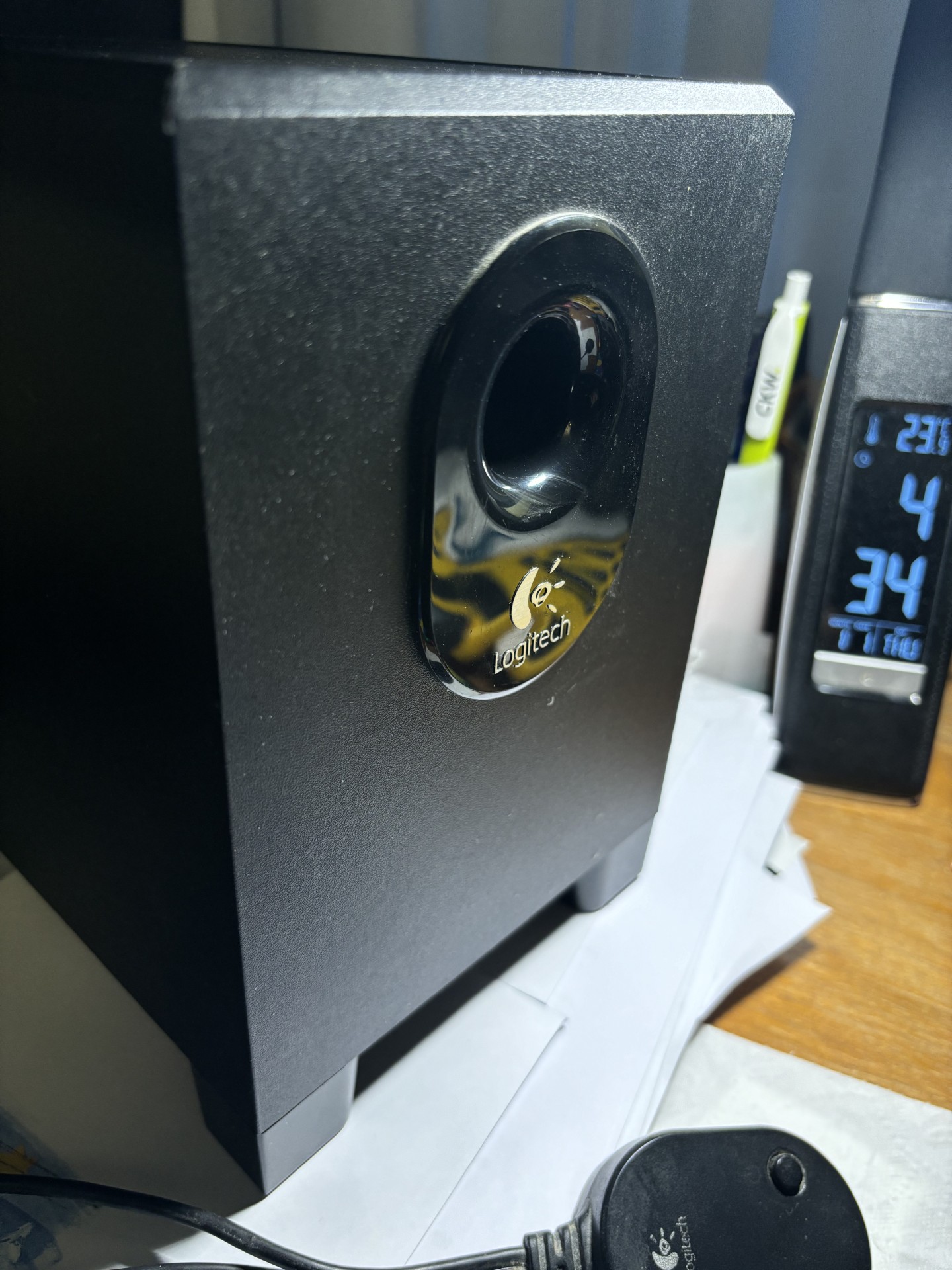 Mini Lautsprecher-System von Logitech, 2 Lautsprecher und eine Bass-Boxe für den Computer