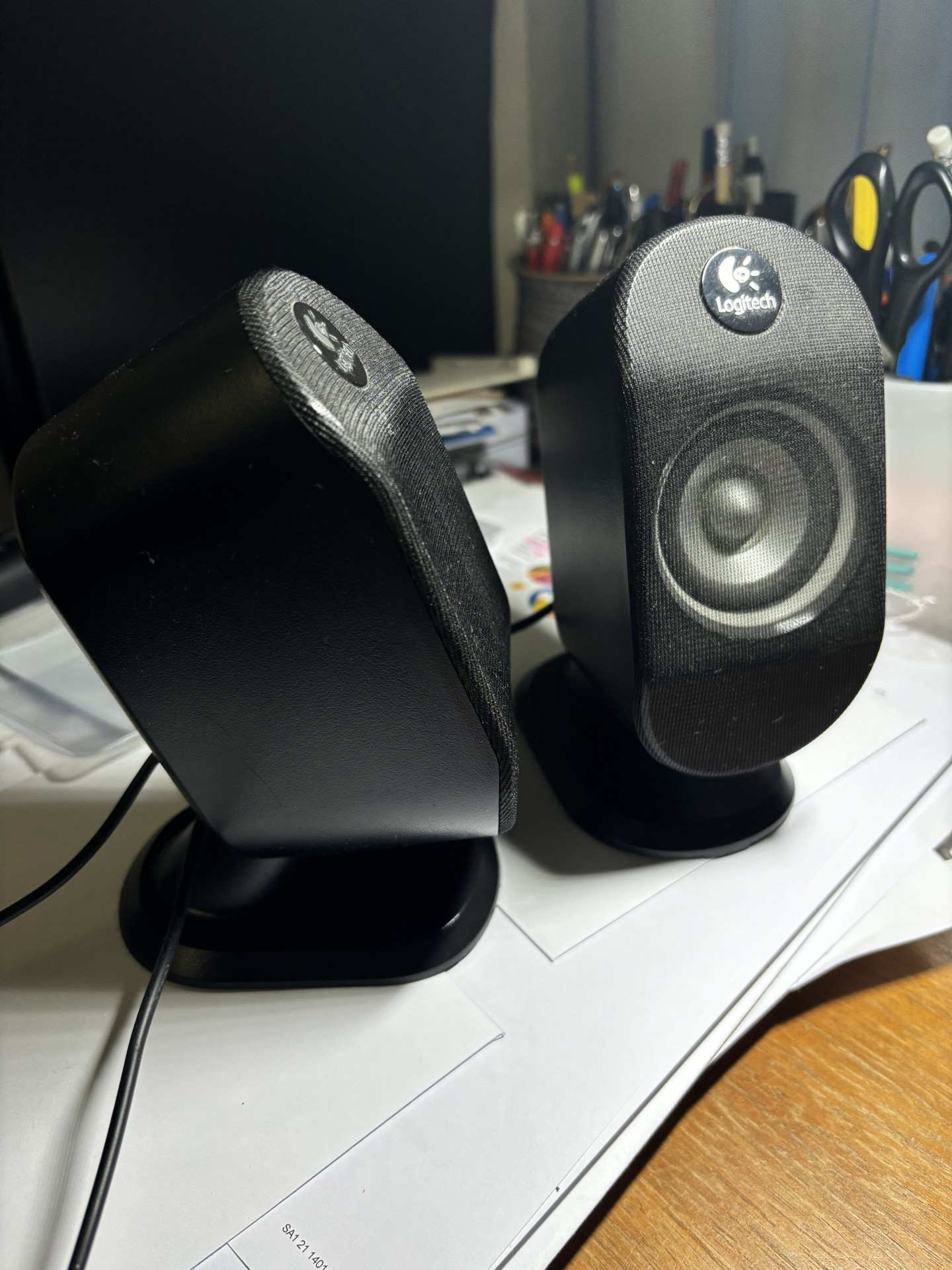 Mini Lautsprecher-System von Logitech, 2 Lautsprecher und eine Bass-Boxe für den Computer